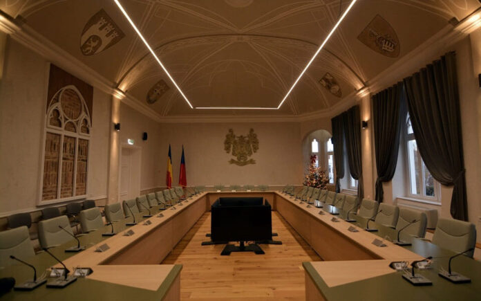 sala-de-sedinte-primaria-sebes-1-ian-2024-960x600.jpg