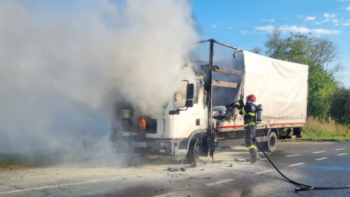incendiu-autocamion-dn7-vintu-de-jos-30-iul-2024.jpg