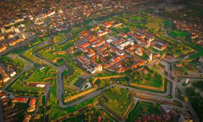 cetatea-alba-carolina-aerian-drona001-1000x600.webp.webp