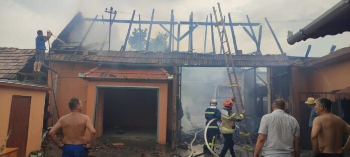 incendiu-anexa-ocna-mures01.jpg