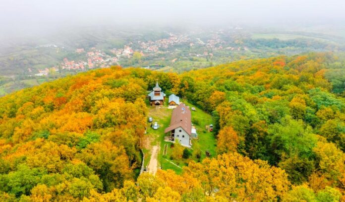 Schitul-Sfantul-Ioan-Botezatorul-din-comuna-Livezile-judetul-Alba.jpg