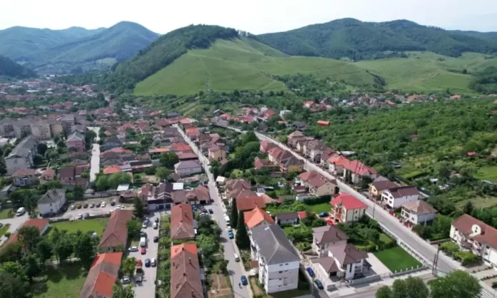 cugir-aerian-dealul-cetate001-1000x600.webp.webp