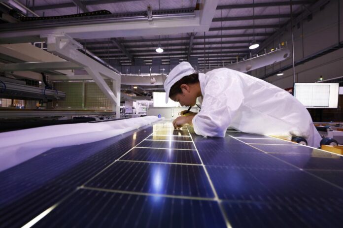 fabrica-panouri-fotovoltaice-1729261665.jpg