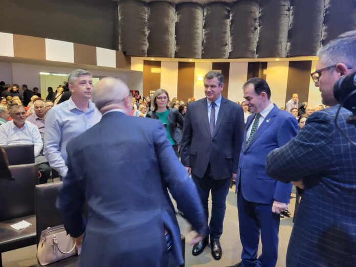 tomac-si-orban-in-picioare-1729262536.jpg