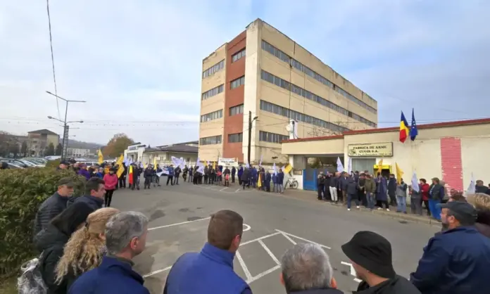 miting-de-protest-la-fabrica-de-arme-cugir001-1-1000x600.webp.webp