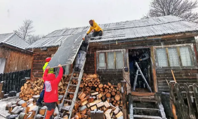 energie-pentru-viata-panouri-fotovoltaice-apuseni002-1000x600.webp.webp