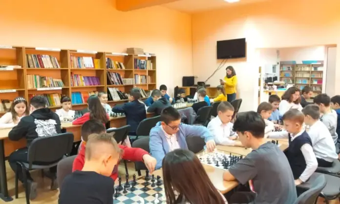 Festivalul-Alba-Chess-copii-sah-1000x600.webp.webp