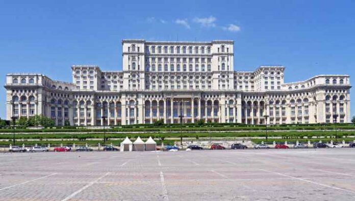 Palatul-Parlamentului-sau-Casa-Poporului.jpg