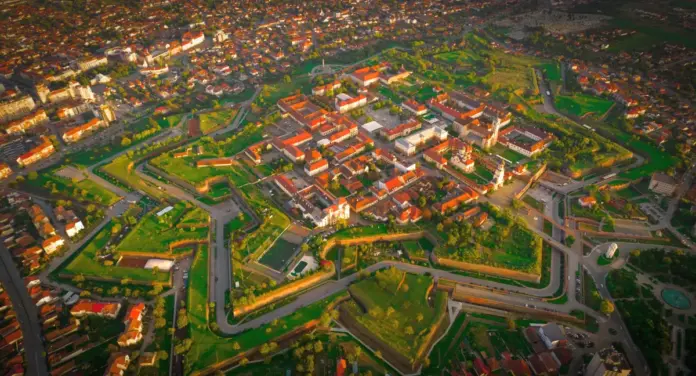 cetatea-alba-carolina-aerian-drona001.webp.webp
