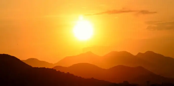 vremea-vara-prognoza-meteo-vara-soare-asfintit-soare-la-apus-peste-munti.webp.webp