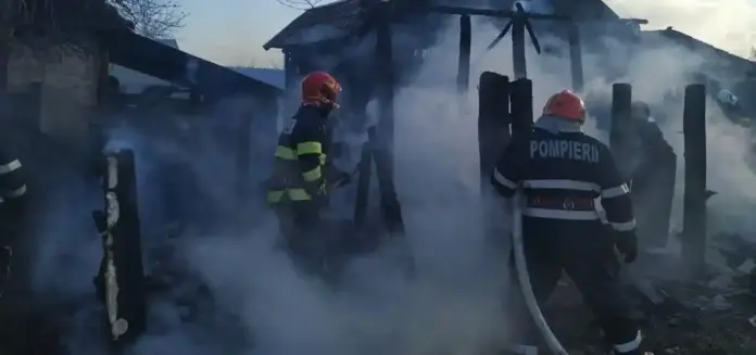 incendiu-locuinta-anexa-pompieri.webp.webp