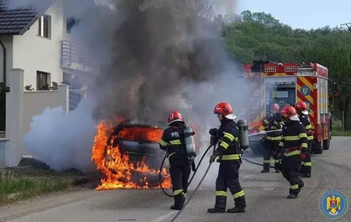 incendiu-masina-1745591577.jpg