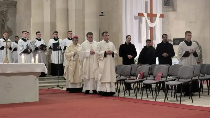 slujba-invierii-catedrala-romano-catolica-19-aprilie-2025.webp.webp