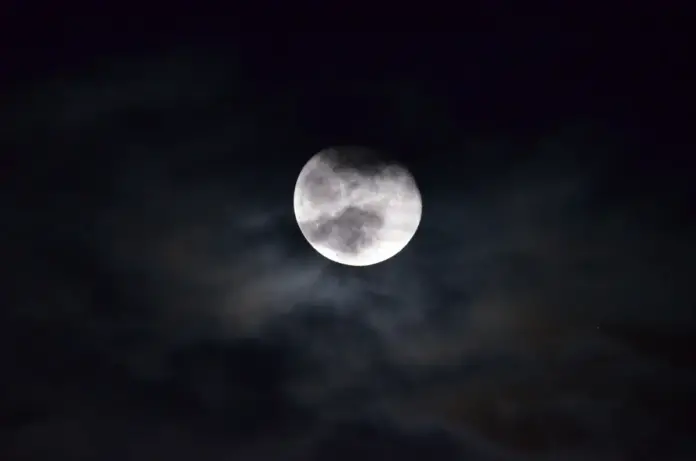 luna-astru-satelit-microluna-fenomen-astronomic.webp.webp