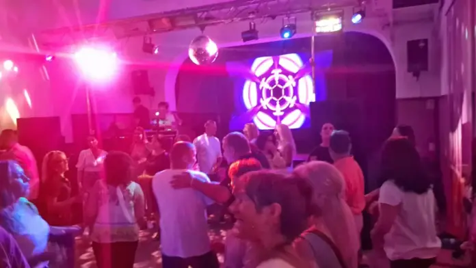 discoteca-retro-teius001.webp.webp