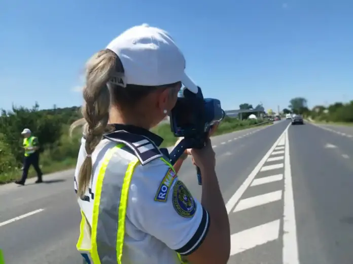 politista-radare-control-in-trafic-monitorizare-drumuri.webp.webp