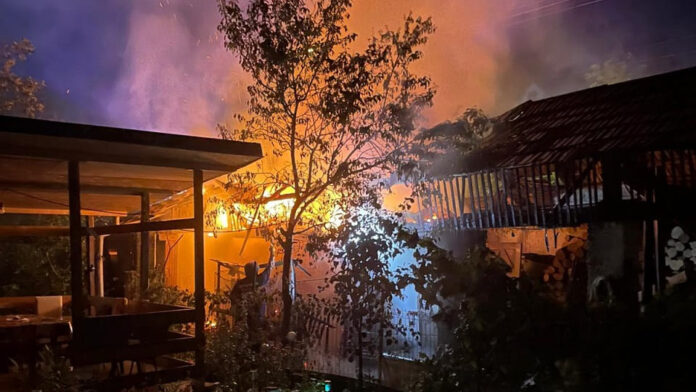 incendiu-anexe-gospodaresti-cugir-6-sep-2025.jpg