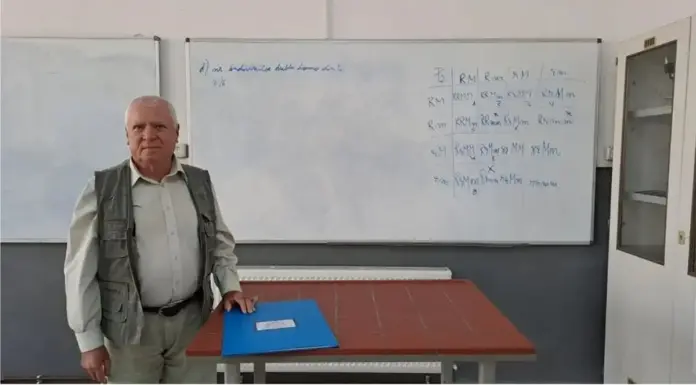 profesorul-Branzam-de-la-Liceul-German-Sebes-incepe-un-nou-an-scoala-la-80-de-ani.webp.webp