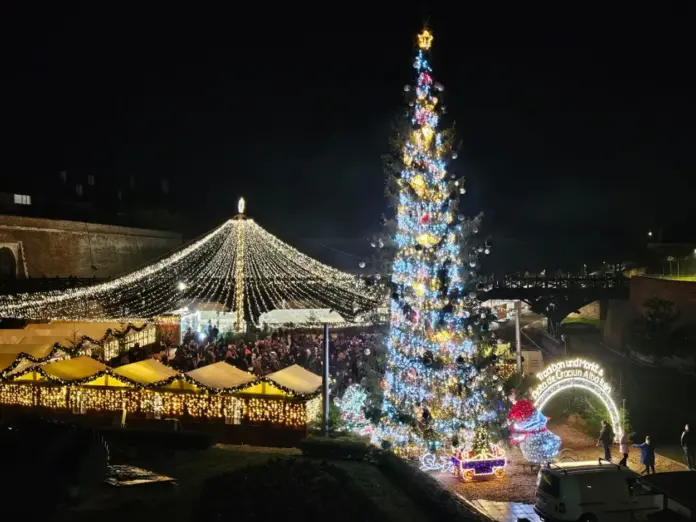 Piata-Craciun-Alba-Iulia-2024-aprindere-luminite.webp.webp
